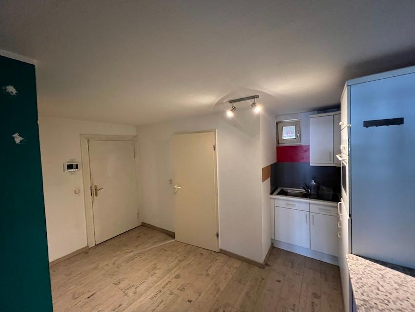 Zweiraumwohnung mit Einbauk�che, Duschbad und Stellplatz