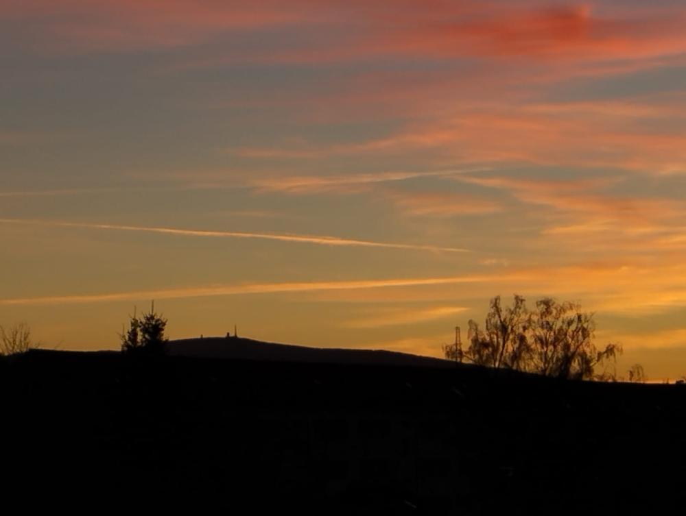 solides Einfamilienhaus mit reichlich Platz sowie sonnigem und privatem Grundst�ck